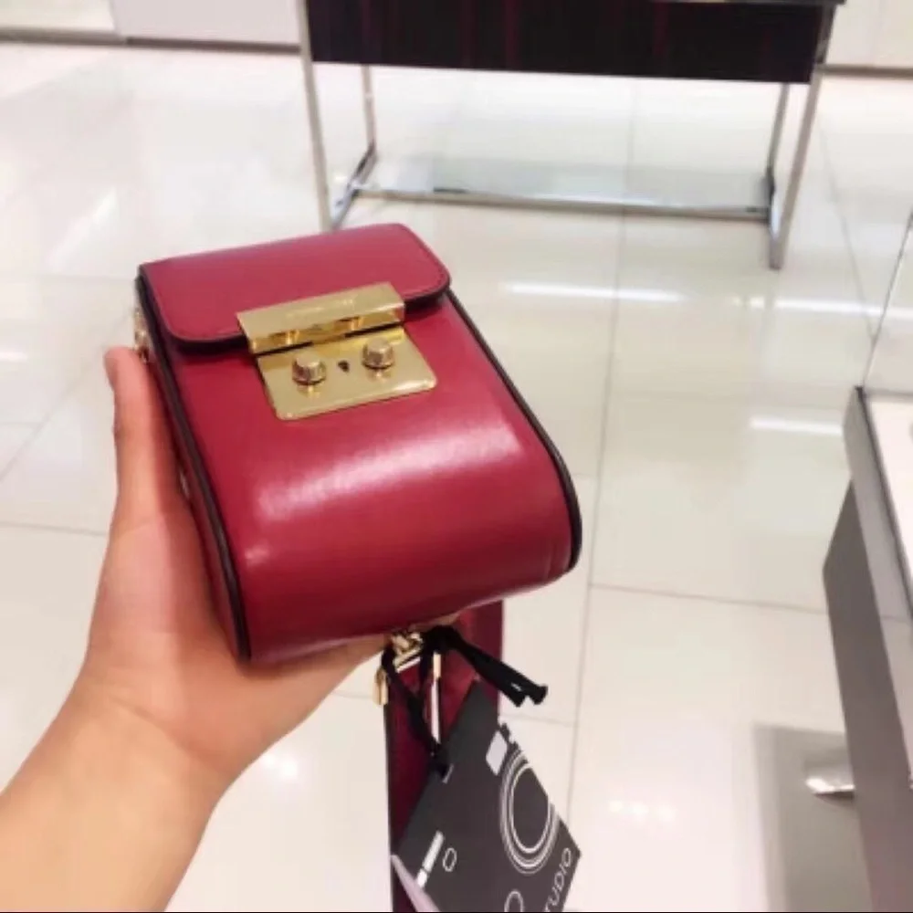 🔥 ON SALE 🔥 Michael Kors Camera Cross Body - Picture 5 of 8